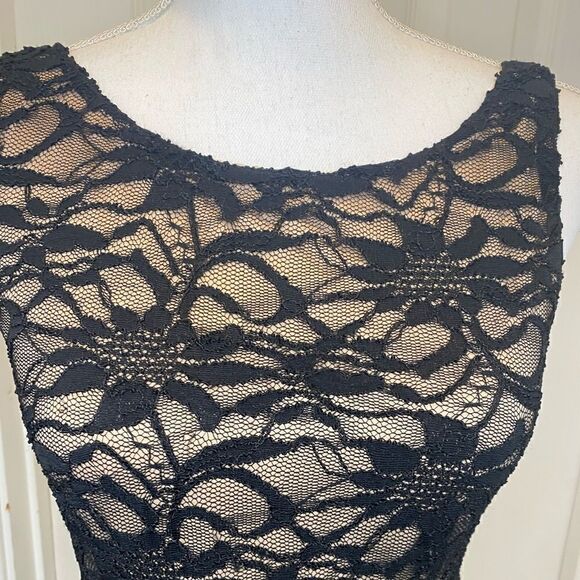 Classic Dress a Closet Must!  Size 3/4 - Picture 4 of 7